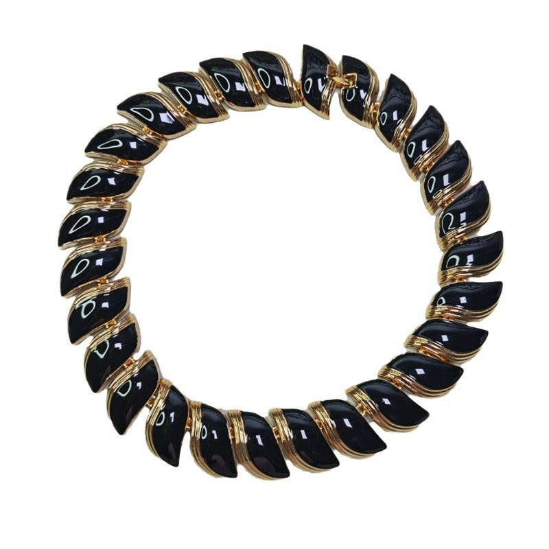 Retro high-end oil-dropping leaf necklace European style light luxury and atmospheric necklace