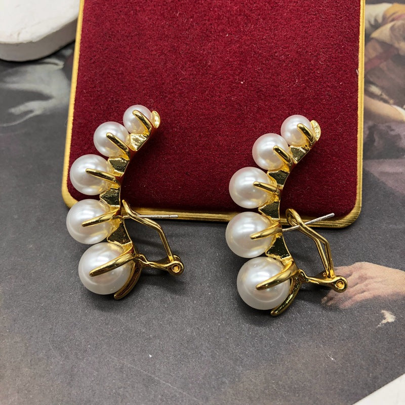 French retro pearl earrings with a high-end design temperament, light luxury and socialite style earrings