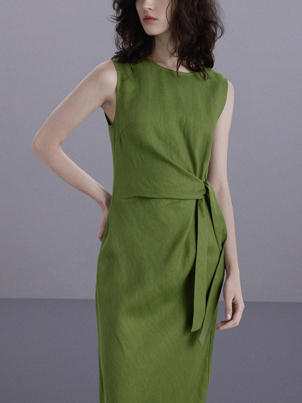 Cute Green Sleeveless Dress with Twist Pleat and Tie Waist, Fitted Bodycon Style, Minimalist Design, High-Quality Casual Dress