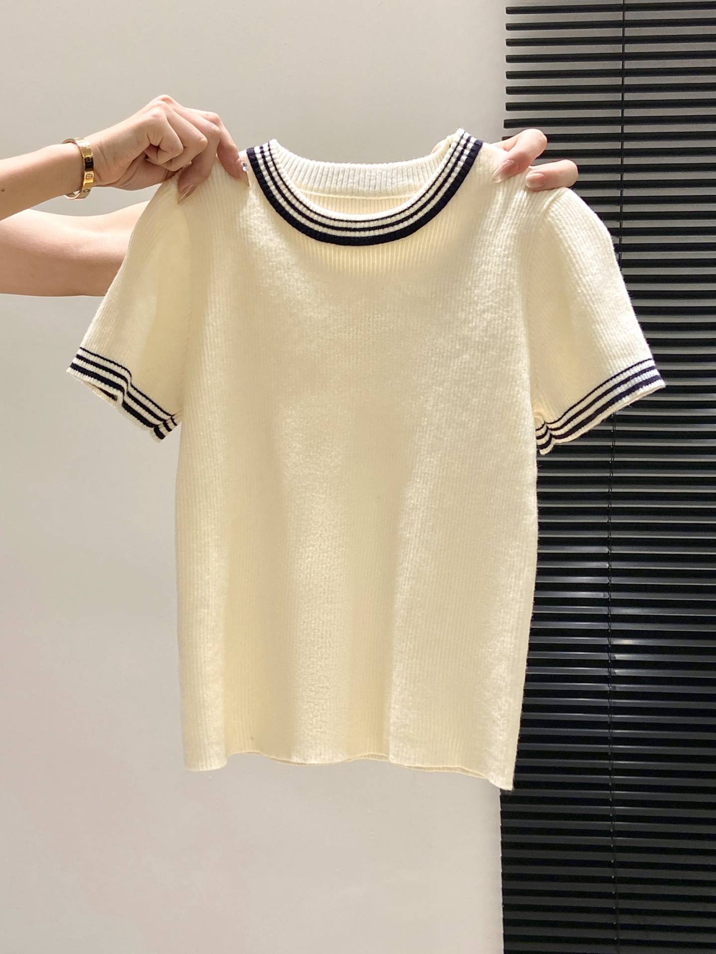 Round Neck Short Sleeve Knit Top for Women