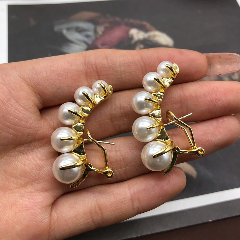 French retro pearl earrings with a high-end design temperament, light luxury and socialite style earrings