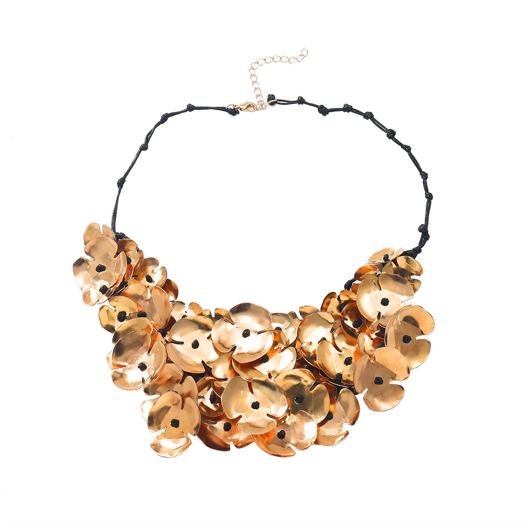 Exaggerated ethnic controversy, West Asia Leaf Lady's temperament necklace
