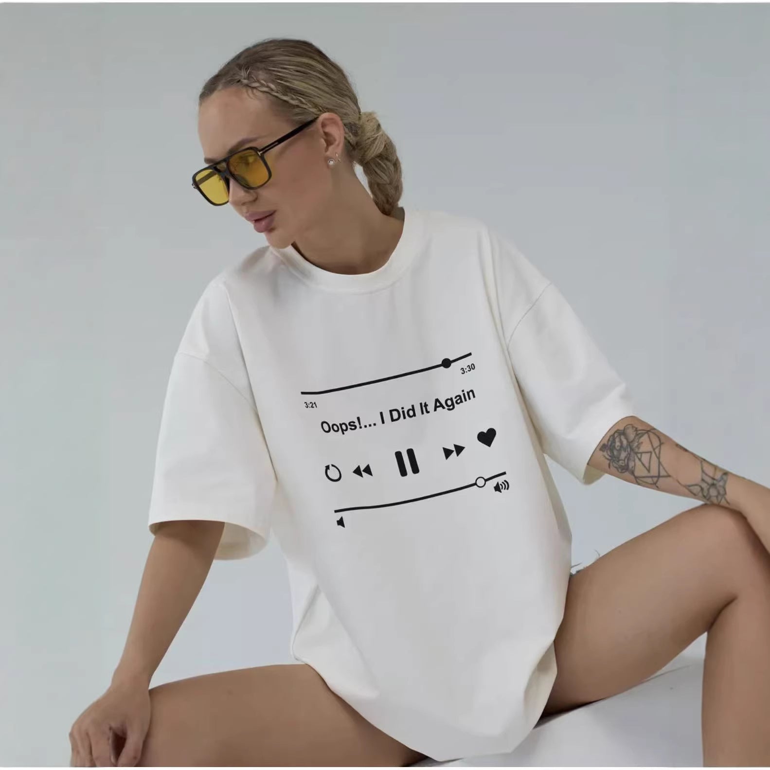 Round neck short sleeved top for women