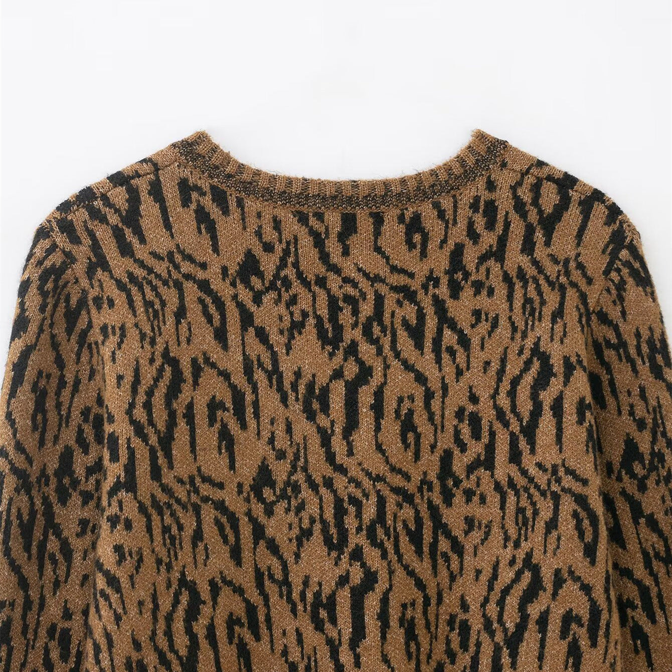 Elegant animal jacquard knitted jacket