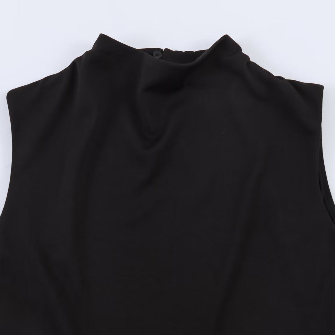 Minimalist solid color backless dress