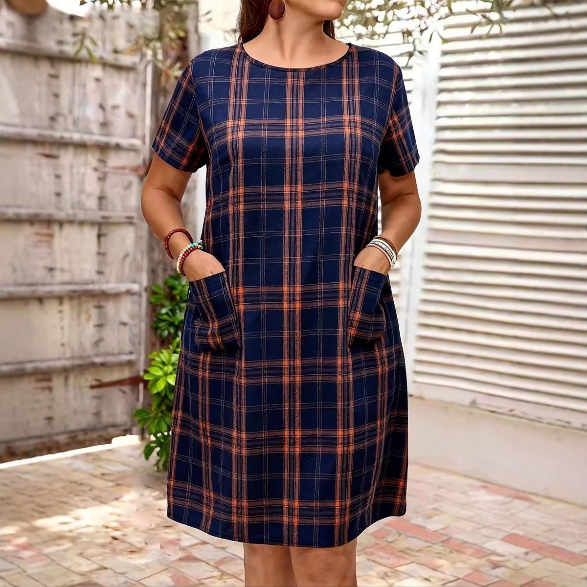 Women's short sleeved plus size casual plaid dress with pockets