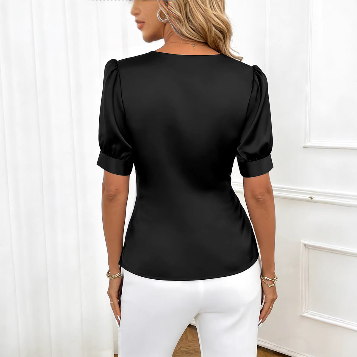 Solid color V-neck slim fit short sleeved shirt