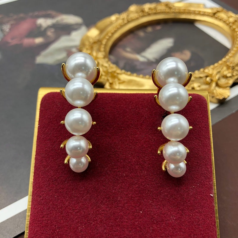 French retro pearl earrings with a high-end design temperament, light luxury and socialite style earrings