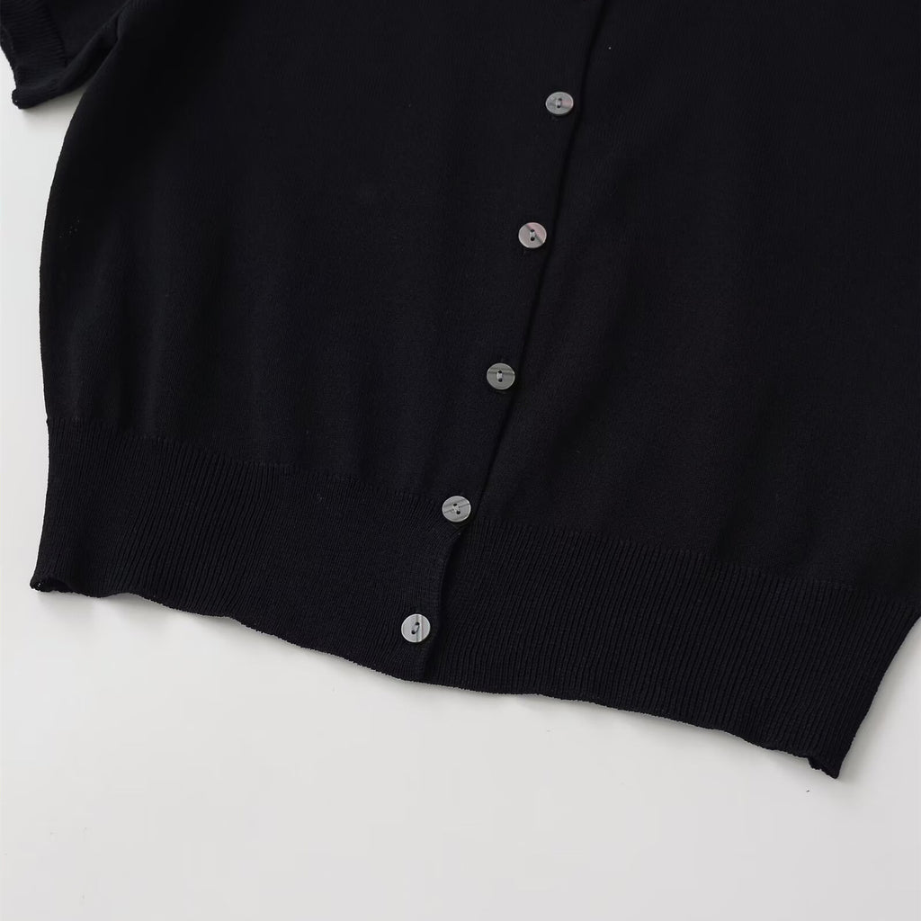 Simple short sleeved versatile knitted top