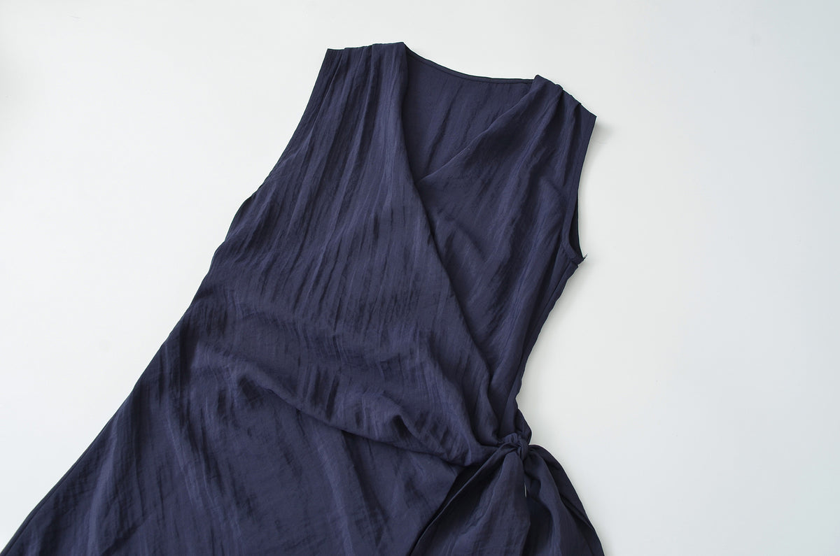 Irregular V-neck strap wireless waist cinching dress long skirt