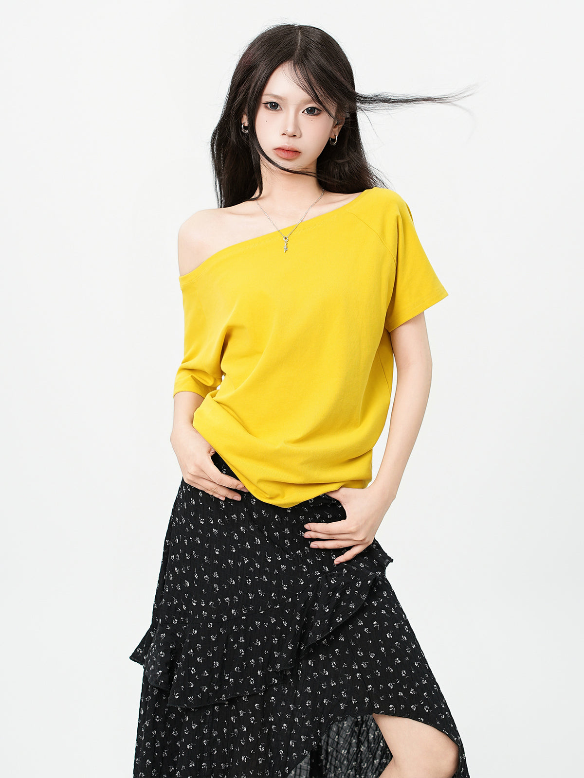 One-Shoulder Asymmetrical Design Short Sleeve T-Shirt Loose Relaxed Style Top